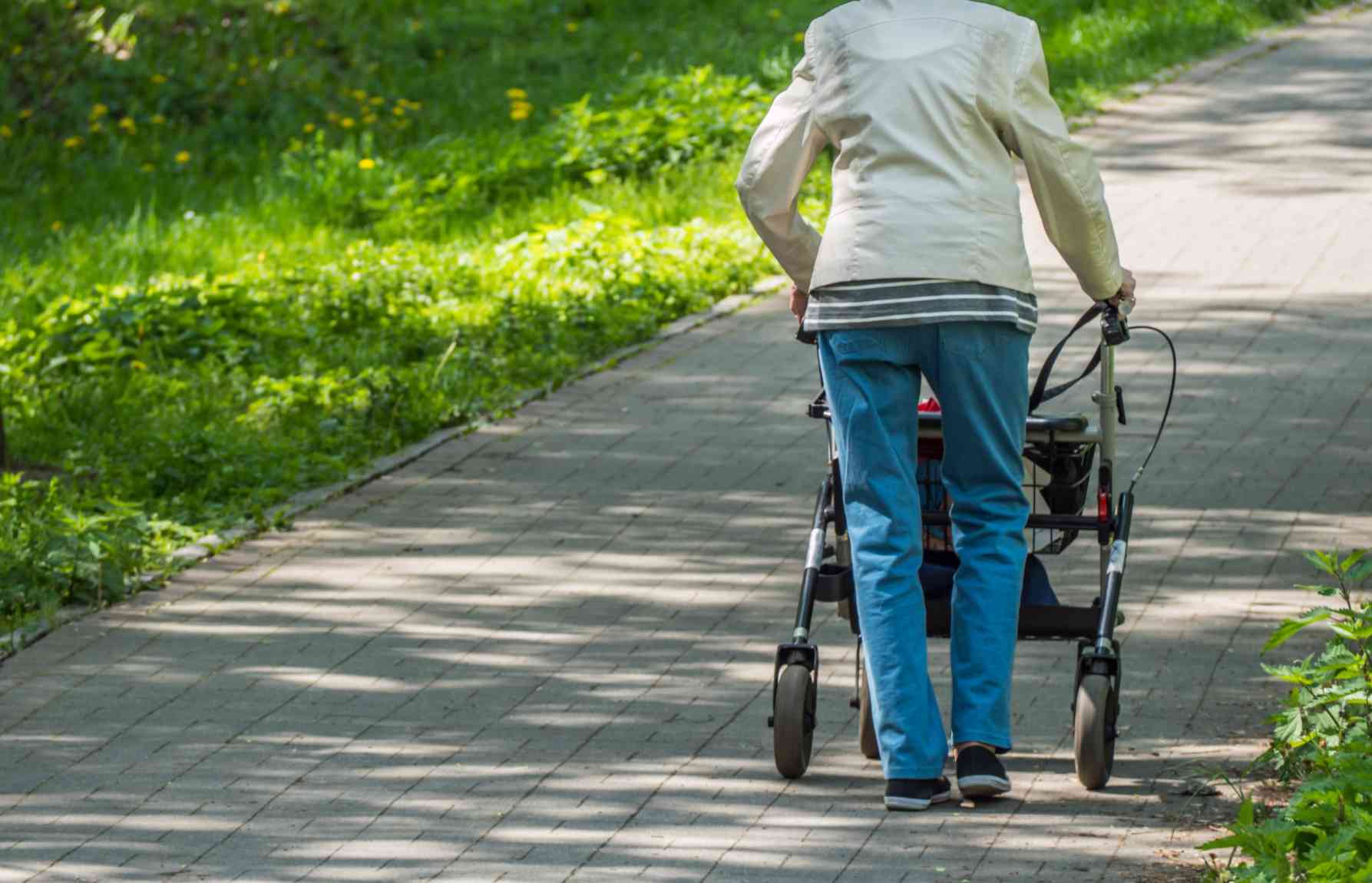 Best Daily Living Aids for Seniors to Maintain Independence