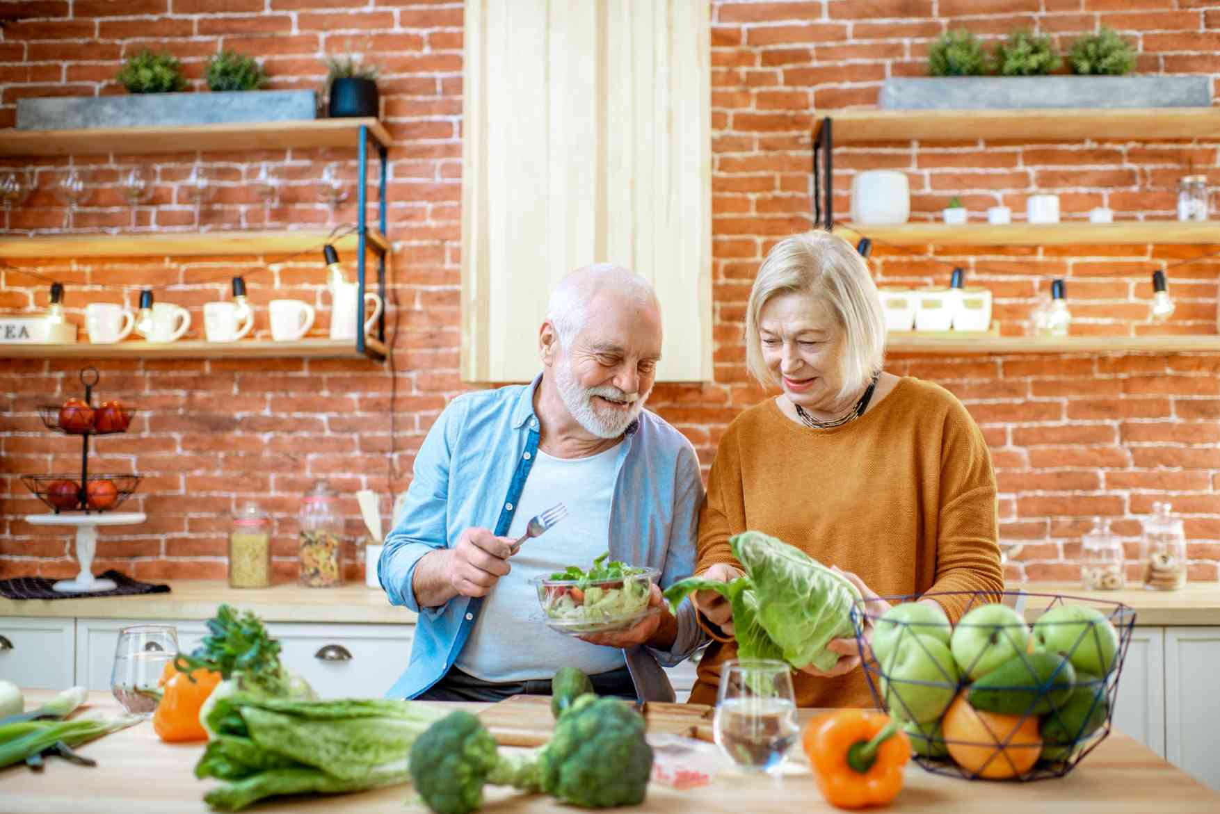 Healthy Eating Tips for Seniors: Boosting Longevity Through Nutrition Needs