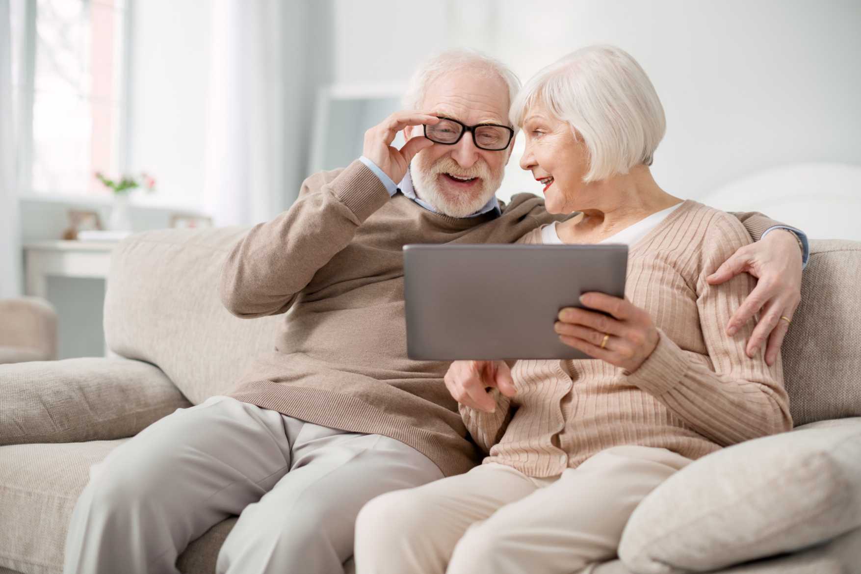 Essential Tech Gadgets for Seniors That Make Life Easier
