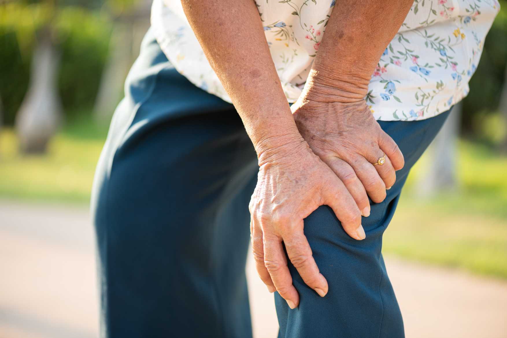 Senior’s Guide to Comfortable Living with Arthritis | Daily Tips & Comfort Solutions